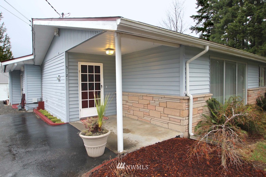 5121 Erlands Point Road Northwest Bremerton, WA 98312 - Photo 2 of 25 Gallery Image 2