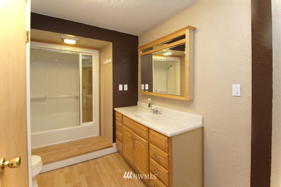 5121 Erlands Point Road Northwest Bremerton, WA 98312 - Photo 13 of 25 Gallery Image 13