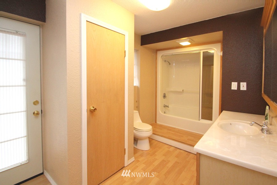 5121 Erlands Point Road Northwest Bremerton, WA 98312 - Photo 14 of 25 Gallery Image 14
