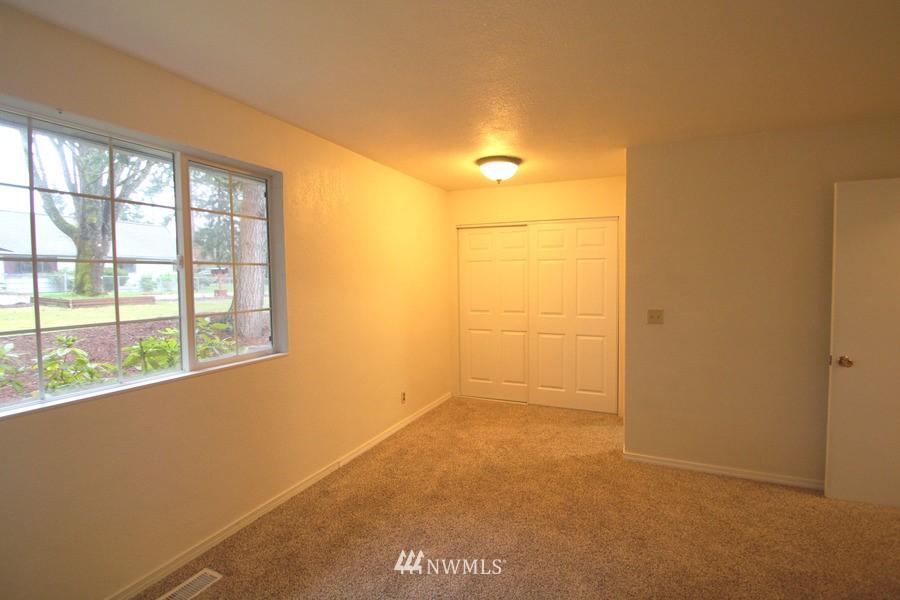 5121 Erlands Point Road Northwest Bremerton, WA 98312 - Photo 15 of 25 Gallery Image 15