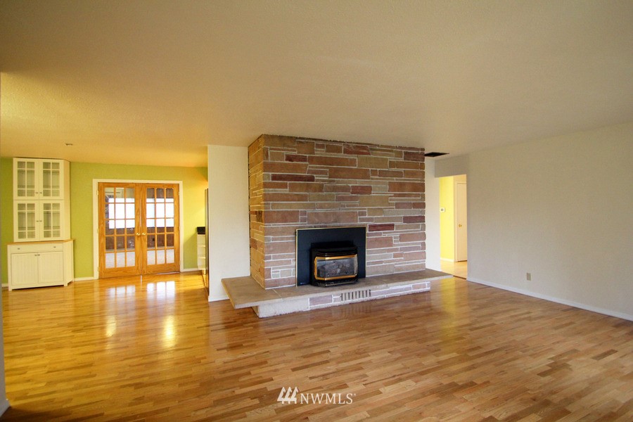 5121 Erlands Point Road Northwest Bremerton, WA 98312 - Photo 4 of 25 Gallery Image 4