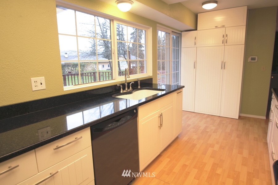 5121 Erlands Point Road Northwest Bremerton, WA 98312 - Photo 8 of 25 Gallery Image 8