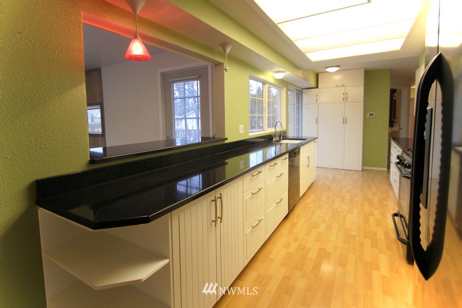 5121 Erlands Point Road Northwest Bremerton, WA 98312 - Photo 10 of 25 Gallery Image 10