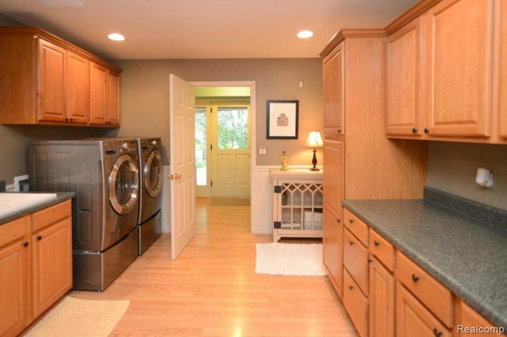 839 Lone Pine Road Bloomfield Hills, MI 48302 - Photo 24 of 36 RYGDJA_still_lyrm2.jpg