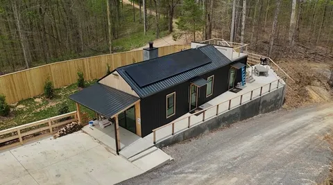 a view of a dry yard