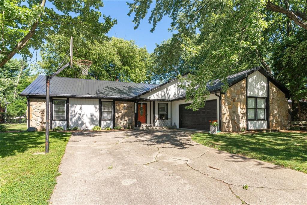 8443 Harrington Road Indianapolis, IN 46256 - Photo 1 of 31 Gallery Image 1