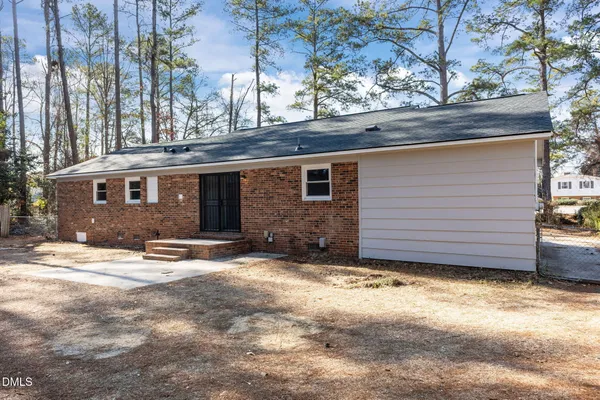 $1,695 | 329 South McPherson Church Road, Fayetteville, NC 28303