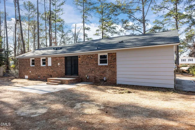 $1,795 | 329 South McPherson Church Road, Fayetteville, NC 28303