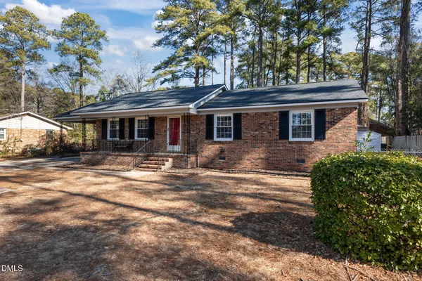 $1,695 | 329 South McPherson Church Road, Fayetteville, NC 28303