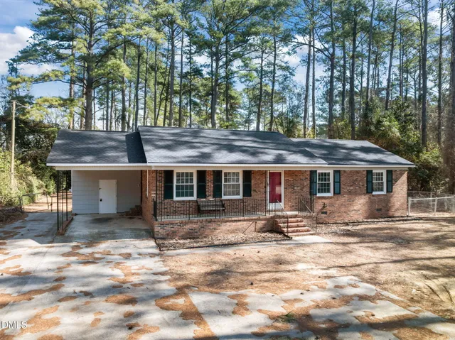 $1,795 | 329 South McPherson Church Road, Fayetteville, NC 28303