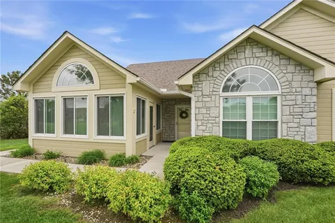 $345,000 | 11268 South Pflumm Road, Lenexa, KS 66215