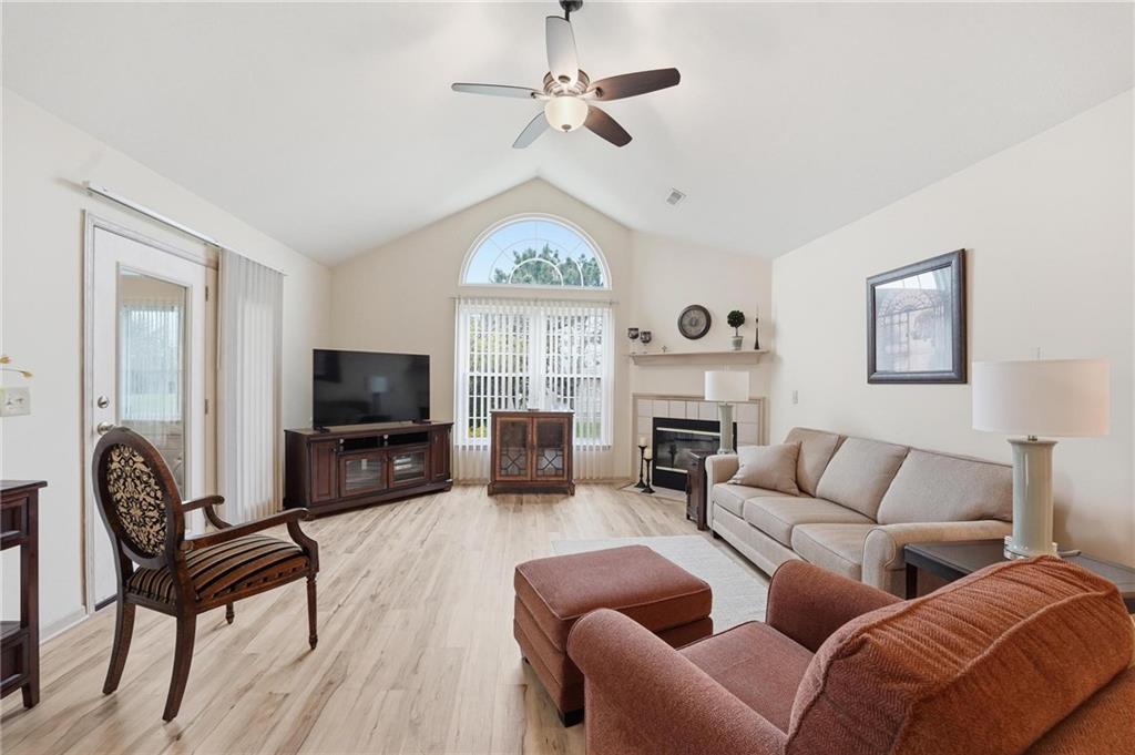 11268 South Pflumm Road Olathe, KS 66215 - Photo 13 of 38