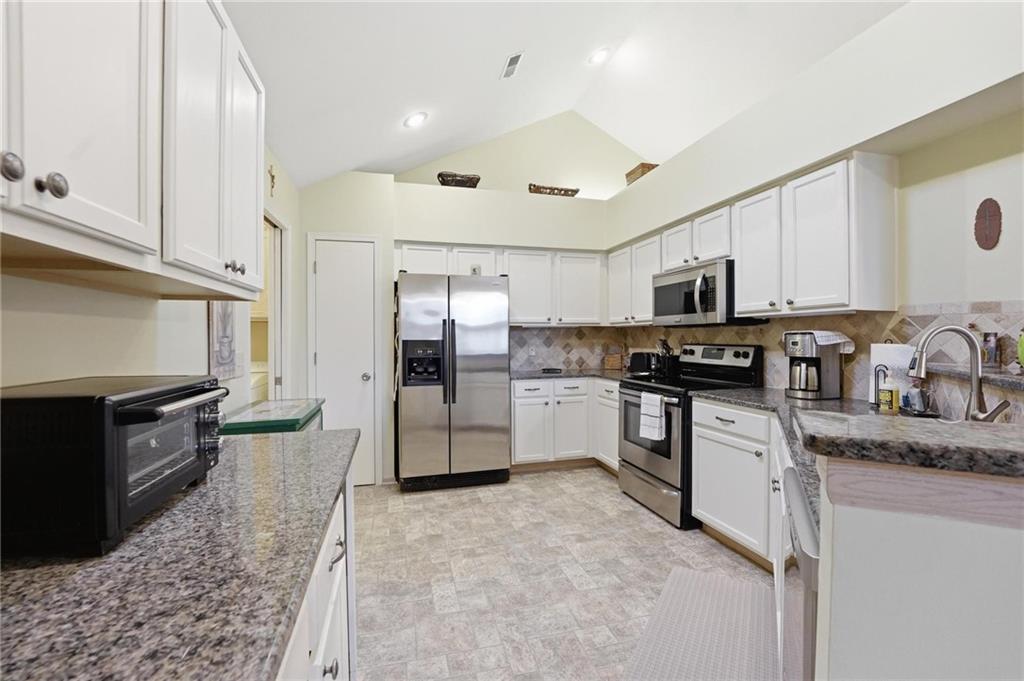 11268 South Pflumm Road Olathe, KS 66215 - Photo 22 of 38