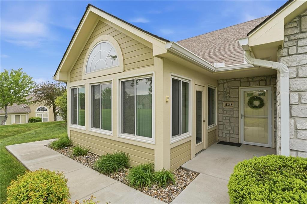 11268 South Pflumm Road Olathe, KS 66215 - Photo 3 of 38