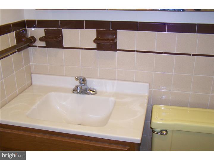 1336 Kauffman Road Pottstown, PA 19464 - Photo 11 of 24 Bathroom