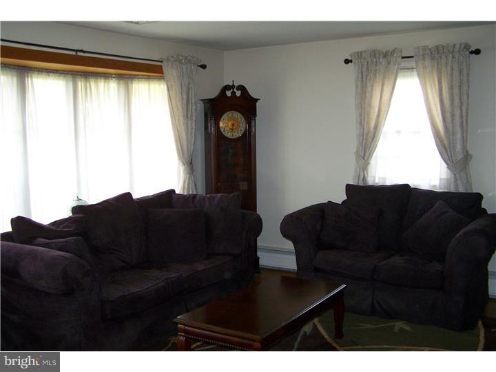1336 Kauffman Road Pottstown, PA 19464 - Photo 3 of 24 Living Room