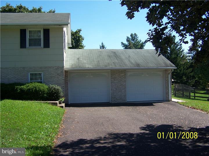 1336 Kauffman Road Pottstown, PA 19464 - Photo 22 of 24 Garage
