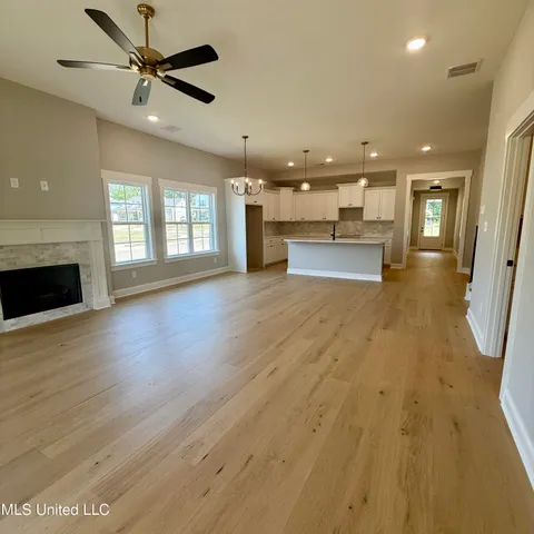 $428,900 | 1335 Creekside Boulevard, Hernando, MS 38632