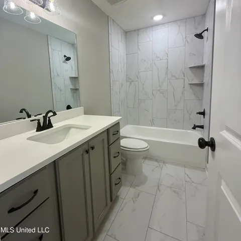 $428,900 | 1335 Creekside Boulevard, Hernando, MS 38632