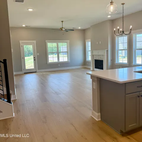 $428,900 | 1335 Creekside Boulevard, Hernando, MS 38632