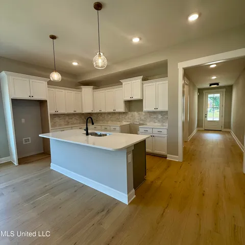 $428,900 | 1335 Creekside Boulevard, Hernando, MS 38632