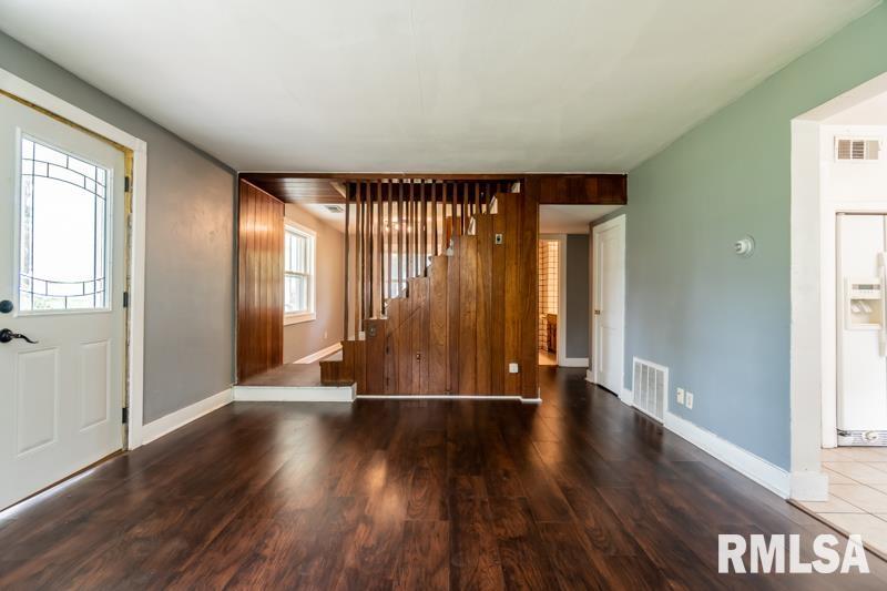 1429 East Resthaven Road Peoria, IL 61615 - Photo 4 of 37 Gallery Image 4