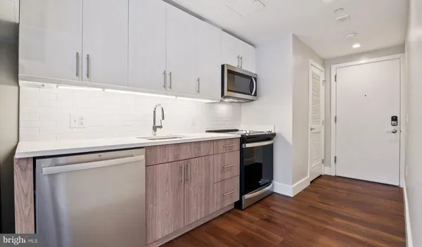 $2,942 | 2200 Benjamin Franklin Parkway, Unit S1714, Philadelphia, PA 19130