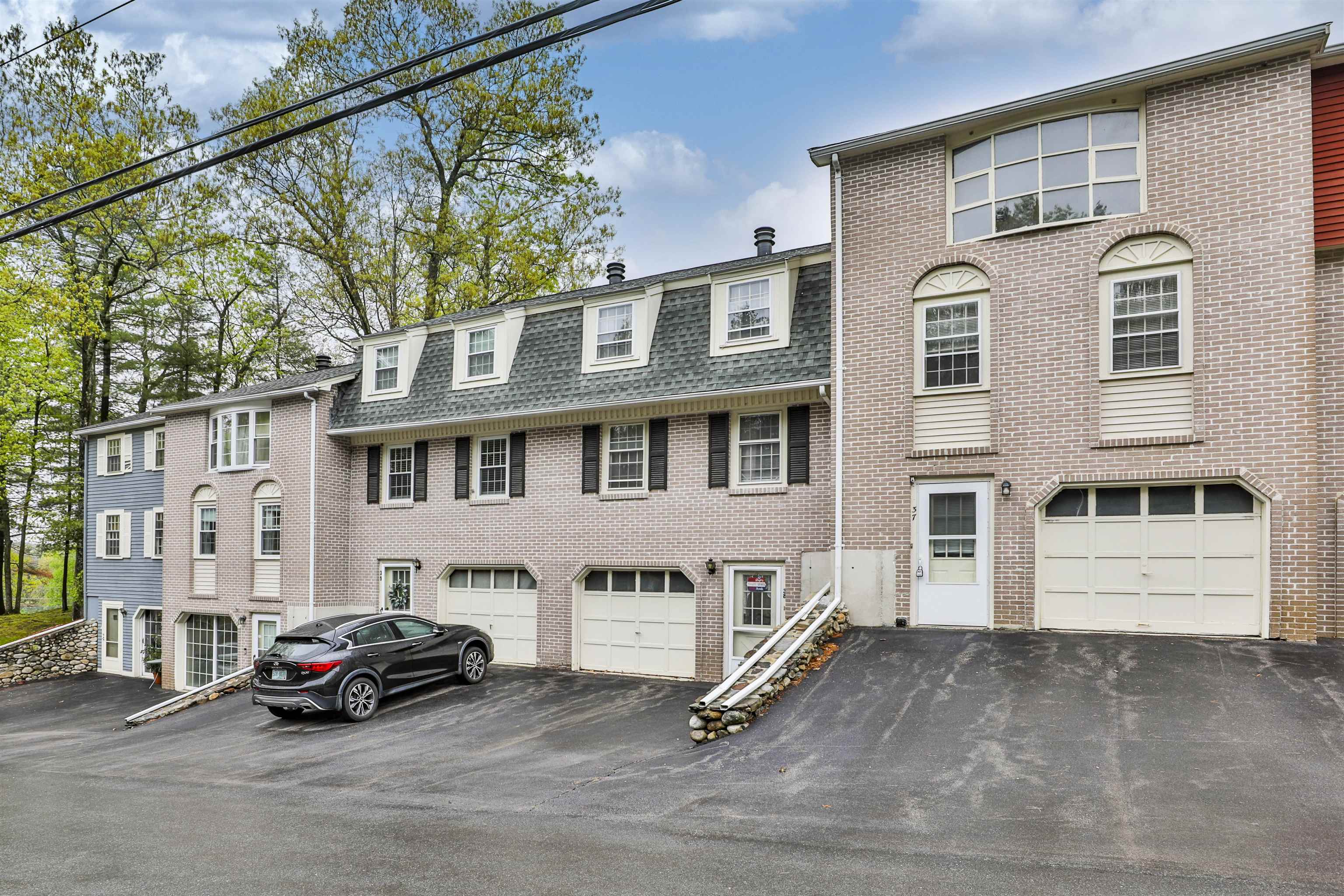37 Cannongate III Road Nashua, NH 03063 - Photo 1 of 25