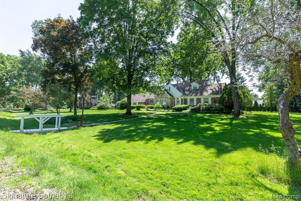 27745 Rackham Drive Lathrup Village, MI 48076 - Photo 34 of 36