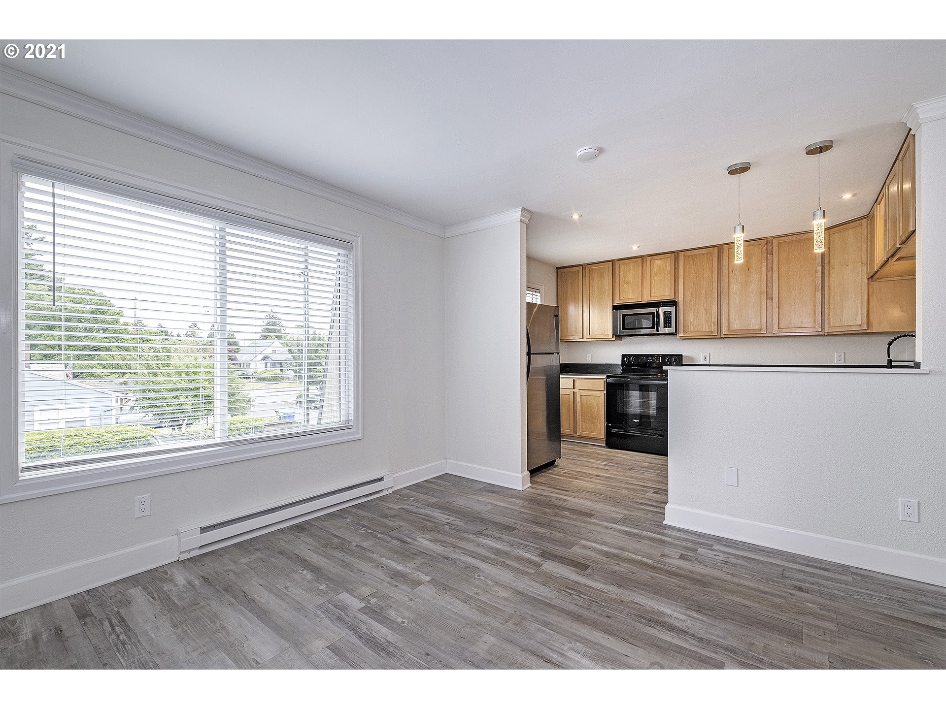8065 North Ivanhoe Street, Unit 2 Portland, OR 97203 - Photo 5 of 22