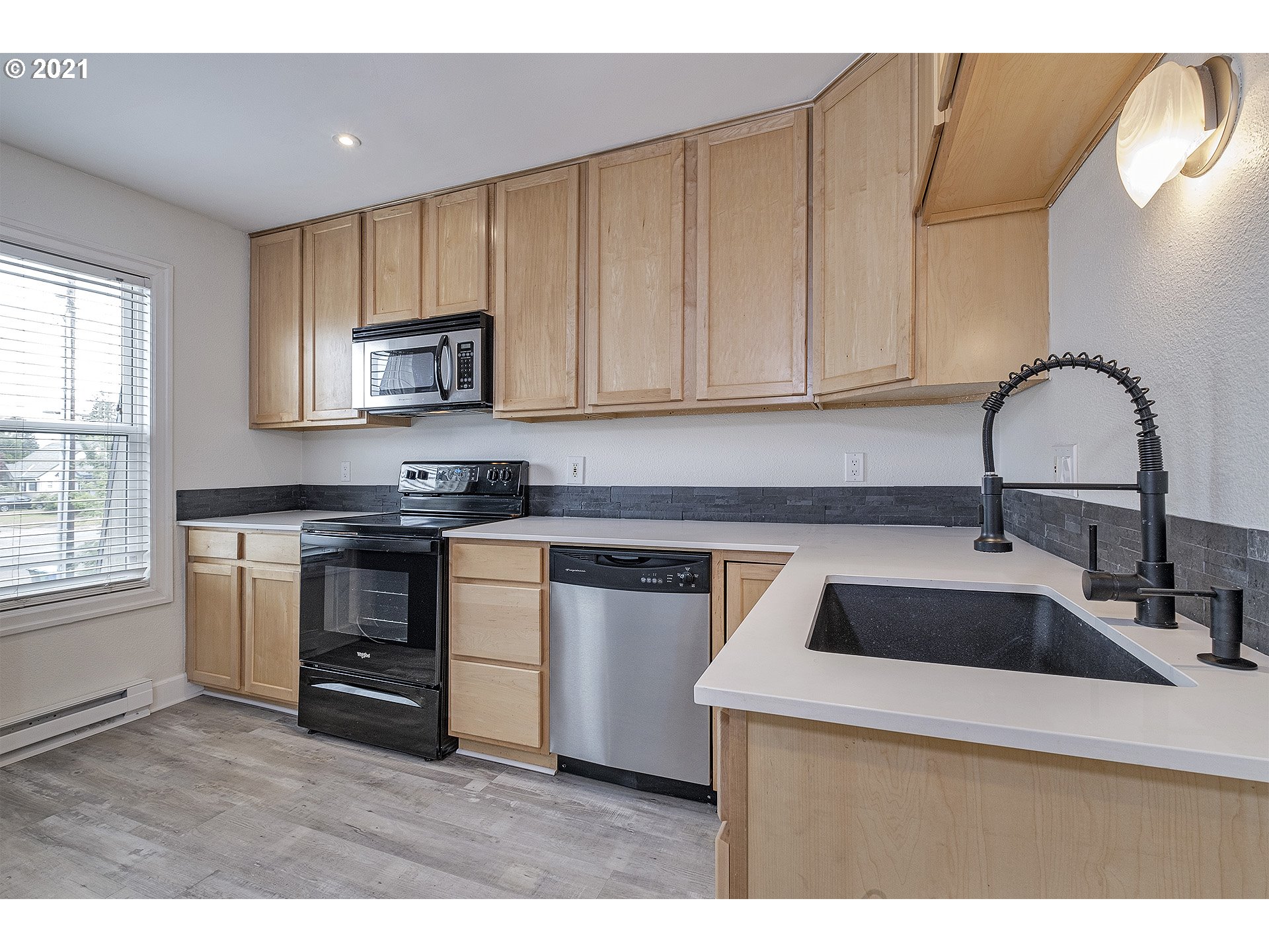 8065 North Ivanhoe Street, Unit 2 Portland, OR 97203 - Photo 6 of 22