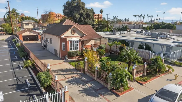 a view of a house with outdoor space