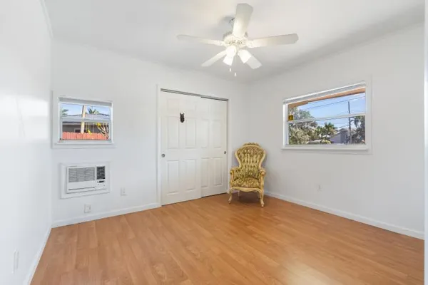 a view of a livingroom with a workspace