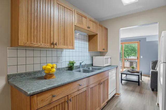 $185,000 | 55 River Woods Lane, Burnsville, MN 55337