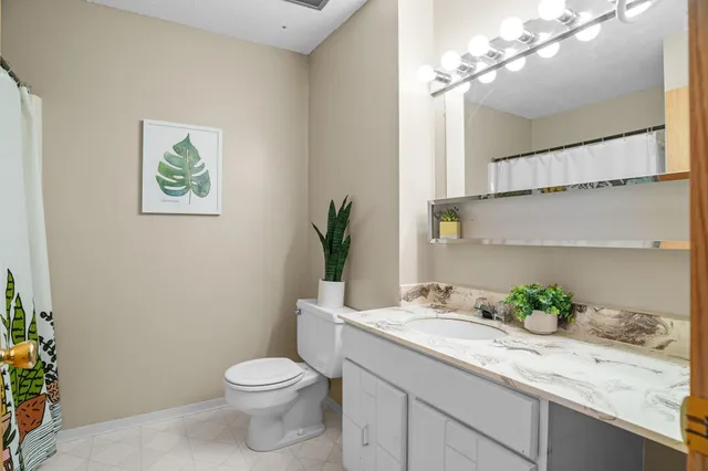 $185,000 | 55 River Woods Lane, Burnsville, MN 55337