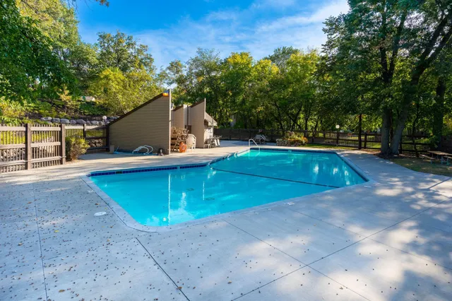 $185,000 | 55 River Woods Lane, Burnsville, MN 55337