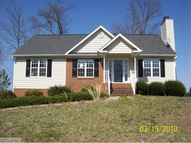 5150 Windsbury Ridge Road Clemmons, NC 27012 - Photo 1 of 11 Exterior Front.