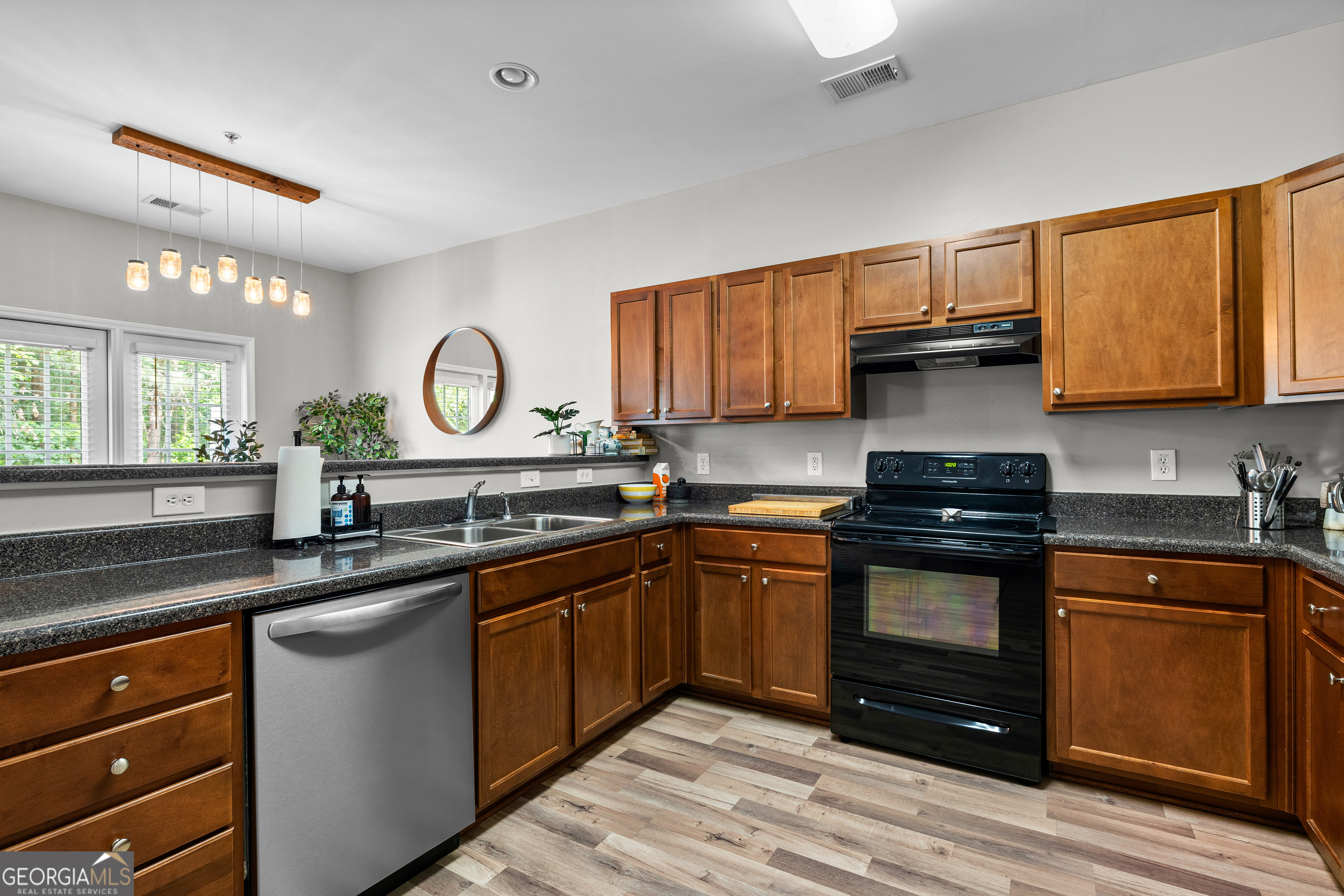 147 Granite Way Newnan, GA 30265 - Photo 11 of 29
