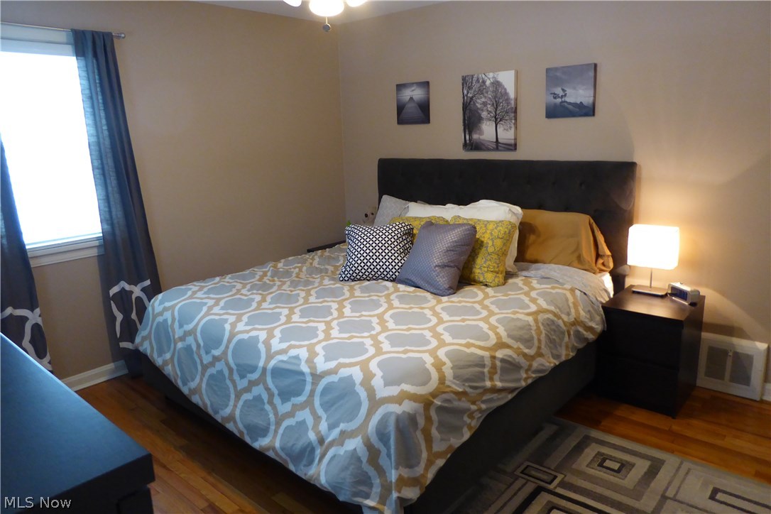 1373 Ford Road Lyndhurst, OH 44124 - Photo 14 of 25 Upstairs Master Bedroom, Hardwood Flooring, Ceiling Fan, Window Blinds ...