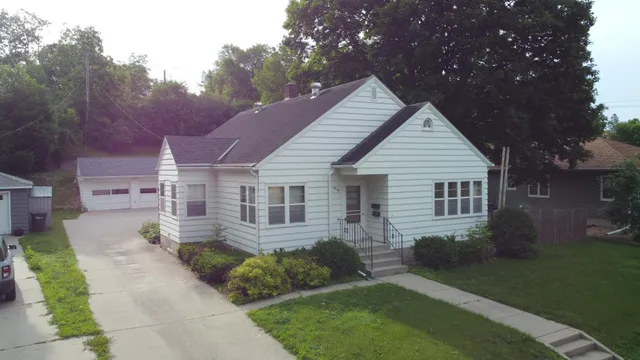 $239,000 | 404 North Vine Street, Fergus Falls, MN 56537