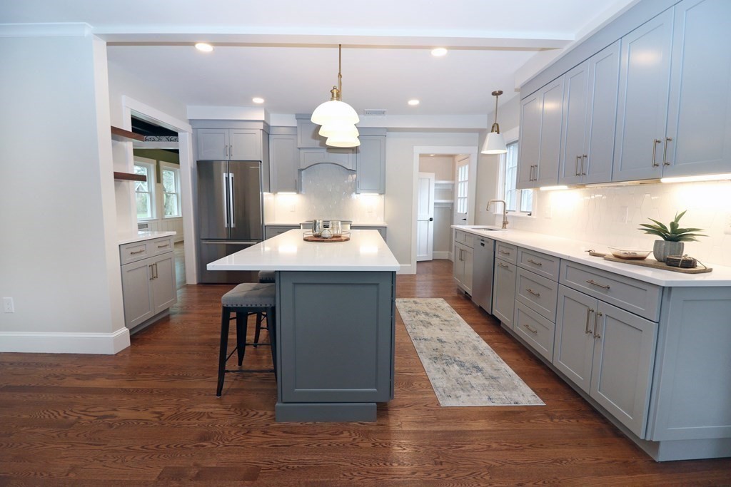 700 Webster Street Needham, MA 02492 - Photo 4 of 32 Gallery Image 4