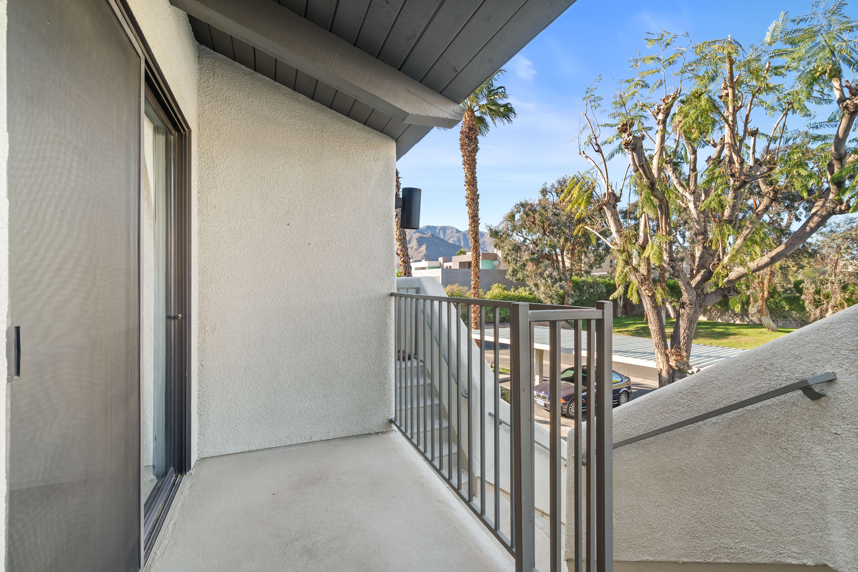 1150 East Amado Road, Unit 18B2 Palm Springs, CA 92262 - Photo 4 of 33 IMG-4