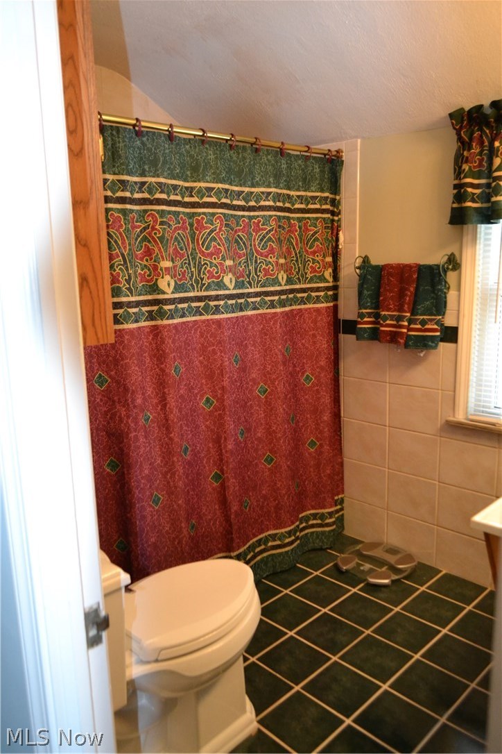 830 Quilliams Road Cleveland Heights, OH 44121 - Photo 25 of 35 Main bathroom...ceramic tile floor.