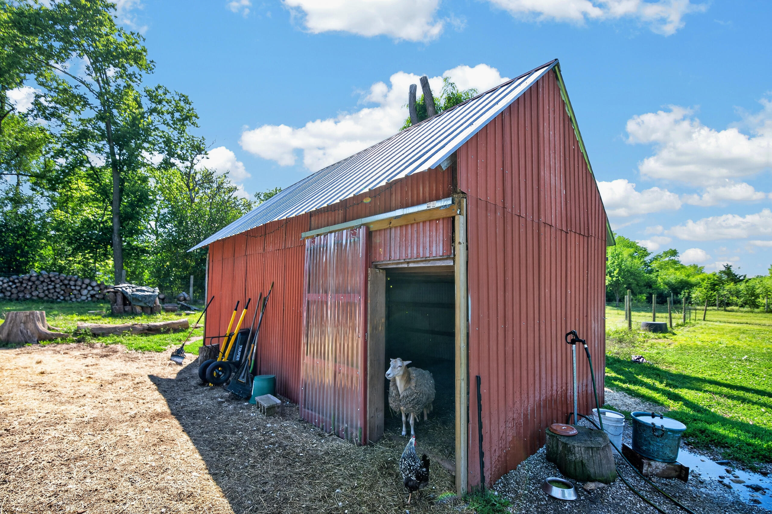 W4815 Bluff Road Troy, WI 53120 - Photo 33 of 44 Barn