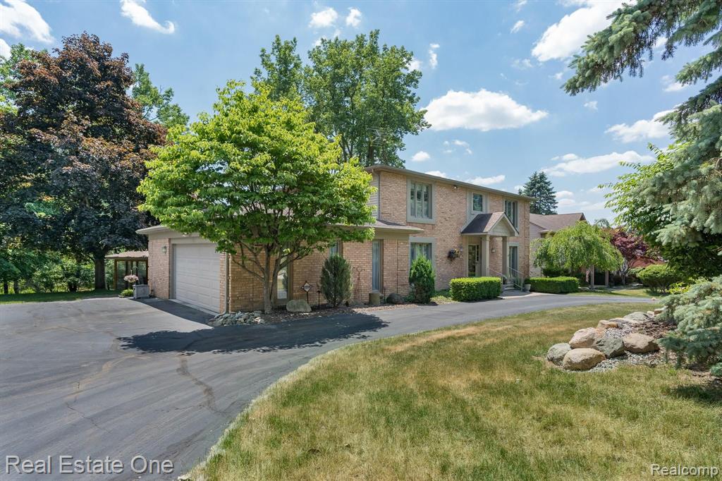 781 Dutton Road Rochester Hills, MI 48306 - Photo 2 of 33