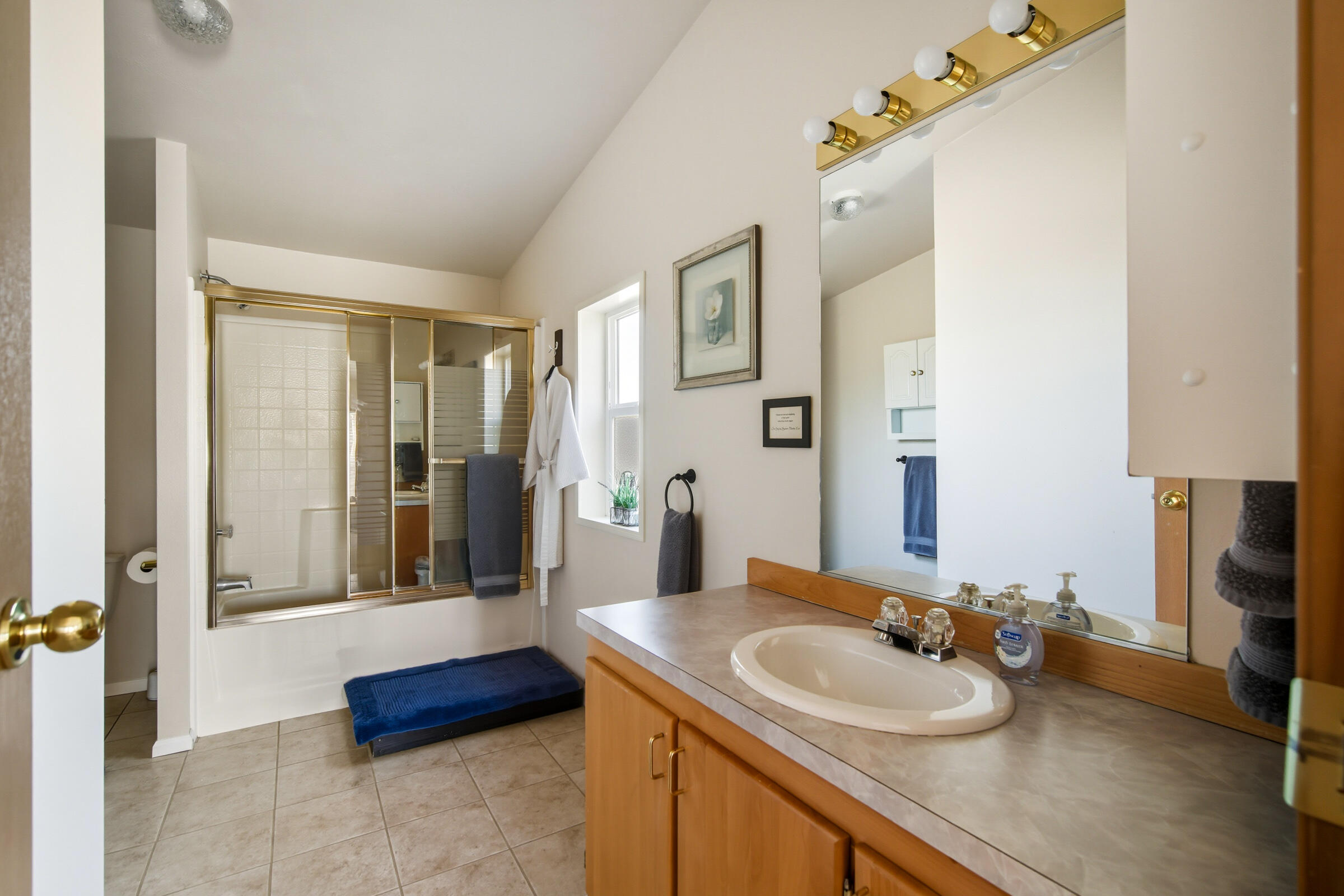 9813 Geneva View Road Terrebonne, OR 97760 - Photo 29 of 43 manufactured home primary bathroom