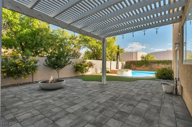 $825,000 | 512 1st Light Street, Henderson, NV 89052