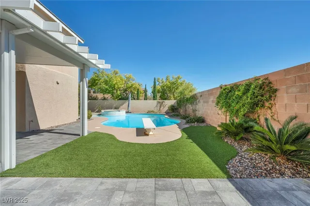 $825,000 | 512 1st Light Street, Henderson, NV 89052