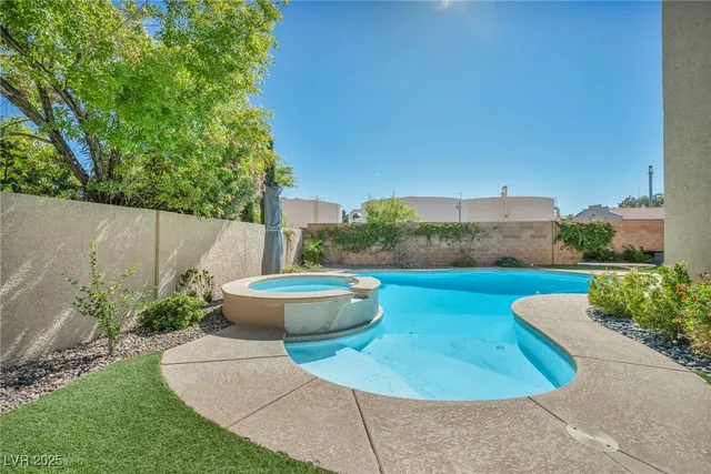 $825,000 | 512 1st Light Street, Henderson, NV 89052