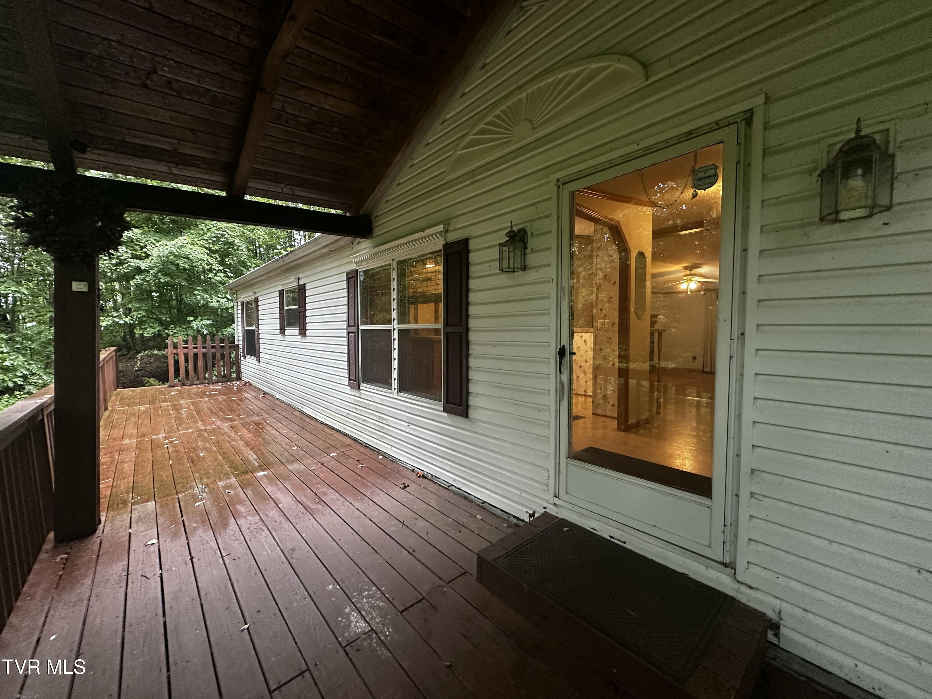 1423 Poga Road Butler, TN 37640 - Photo 2 of 39 IMG_6471